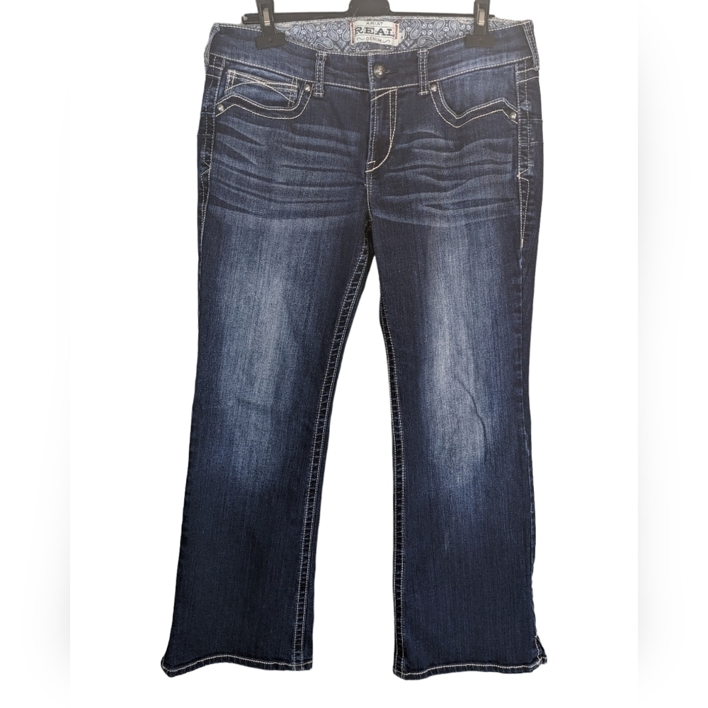 Ariat Real blue jeans womens size 32S in great condition.